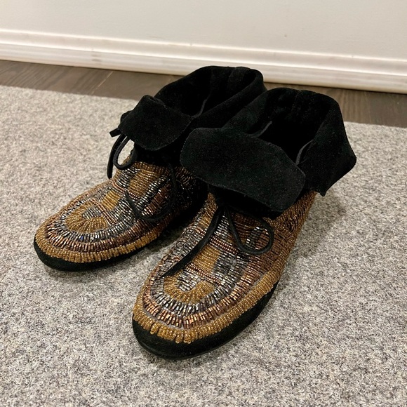 House of Harlow 1960 Maddie Suede Beaded Moccasin Booties Size 6 - Picture 2 of 10
